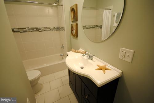 1115 Haverhill Road Baltimore, MD 21229 - Photo 13 of 30 Full Bath on Main Level