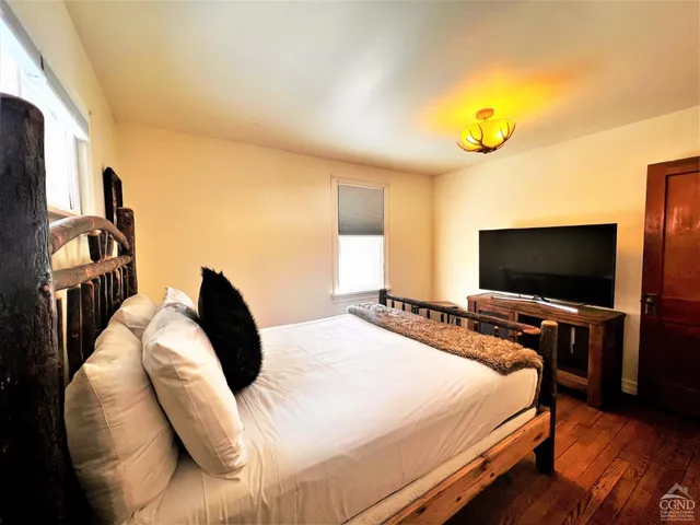 a view of entryway and road