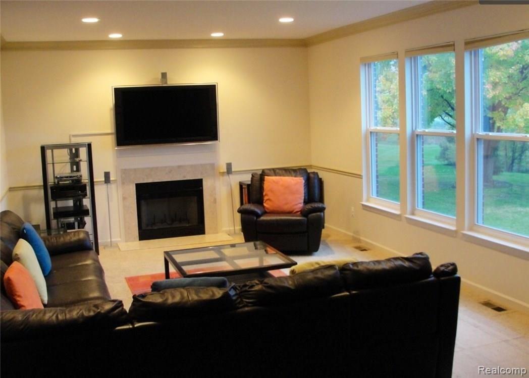 3729 Everett Drive Rochester, MI 48307 - Photo 13 of 34 image.jpg