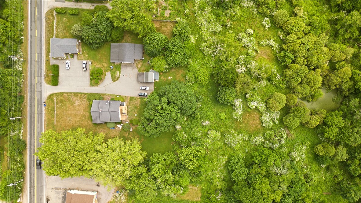 21 E Road Tiverton, RI 02878 - Photo 4 of 39