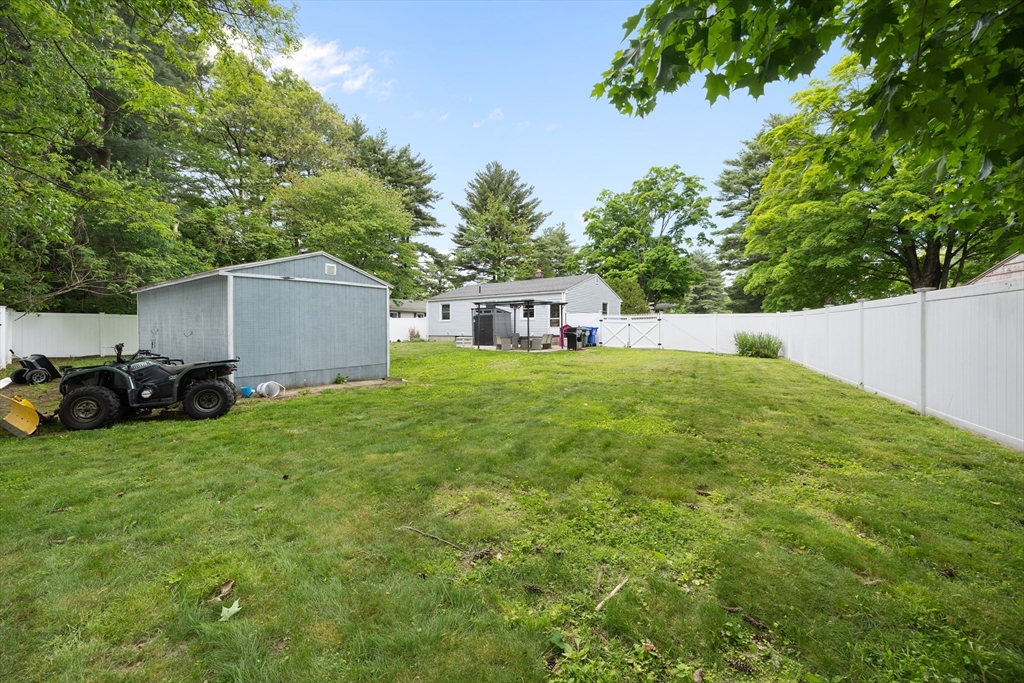 37 Parkerview Street Springfield, MA 01129 - Photo 27 of 31