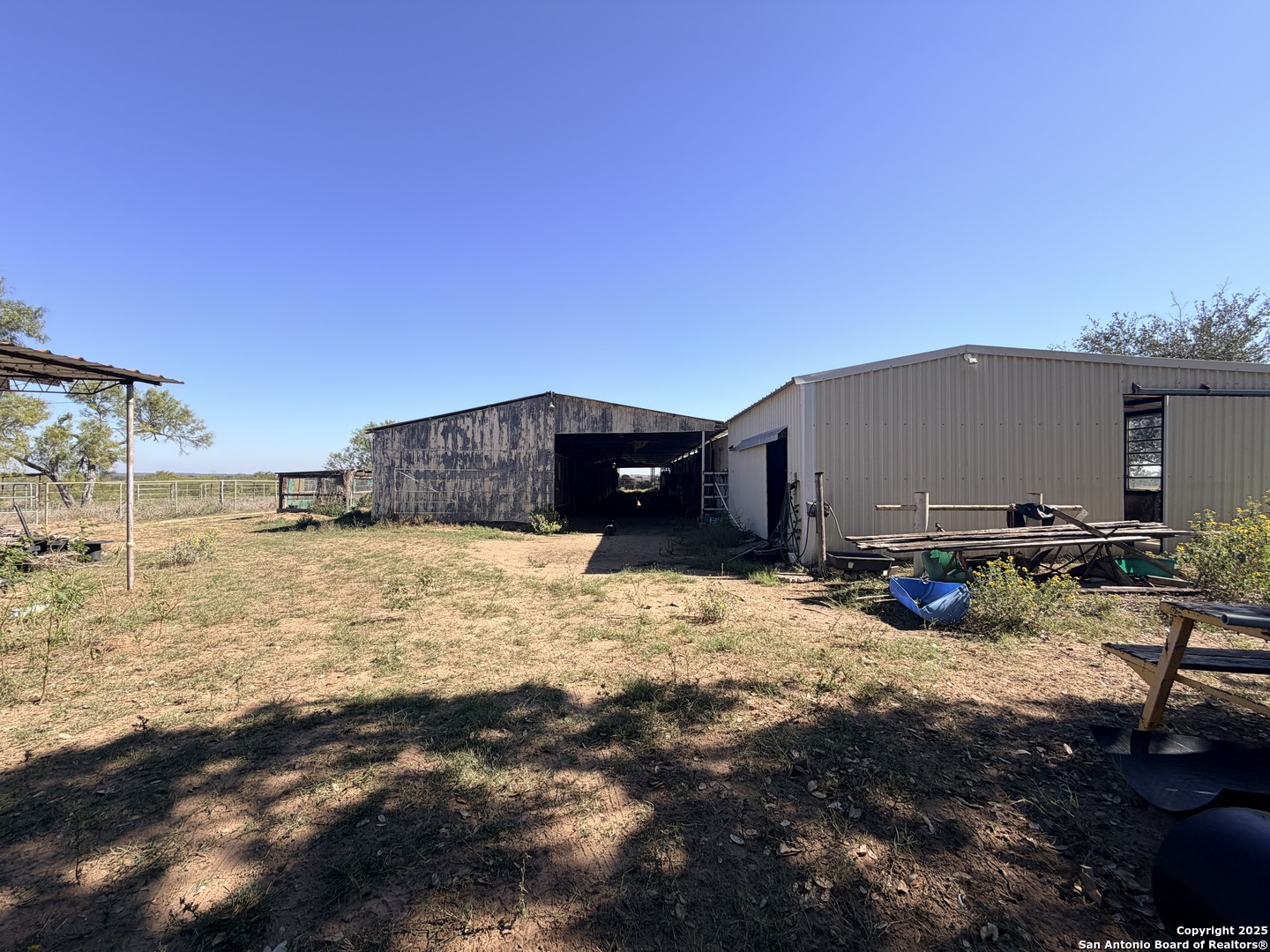2880 2nd Street Pleasanton, TX 78064 - Photo 11 of 32 a view of a backyard of the house