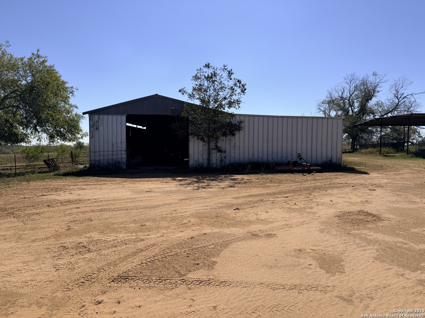 2880 2nd Street Pleasanton, TX 78064 - Photo 13 of 32 a view of a backyard of the house