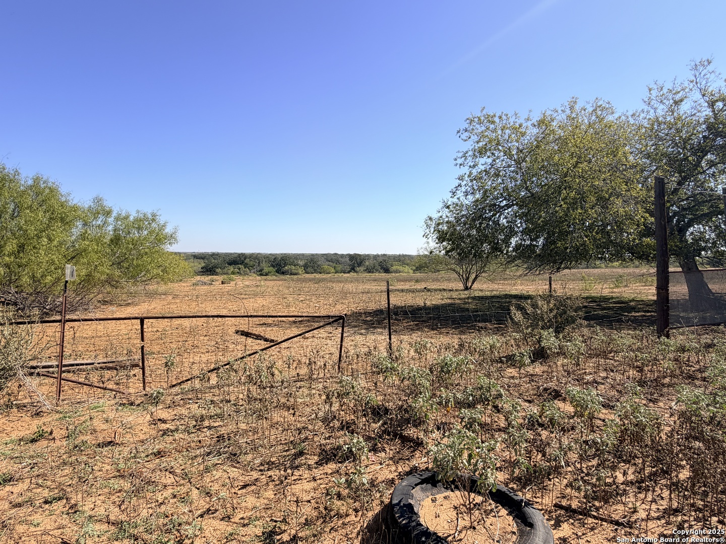 2880 2nd Street Pleasanton, TX 78064 - Photo 15 of 32 a view of an ocean and beach