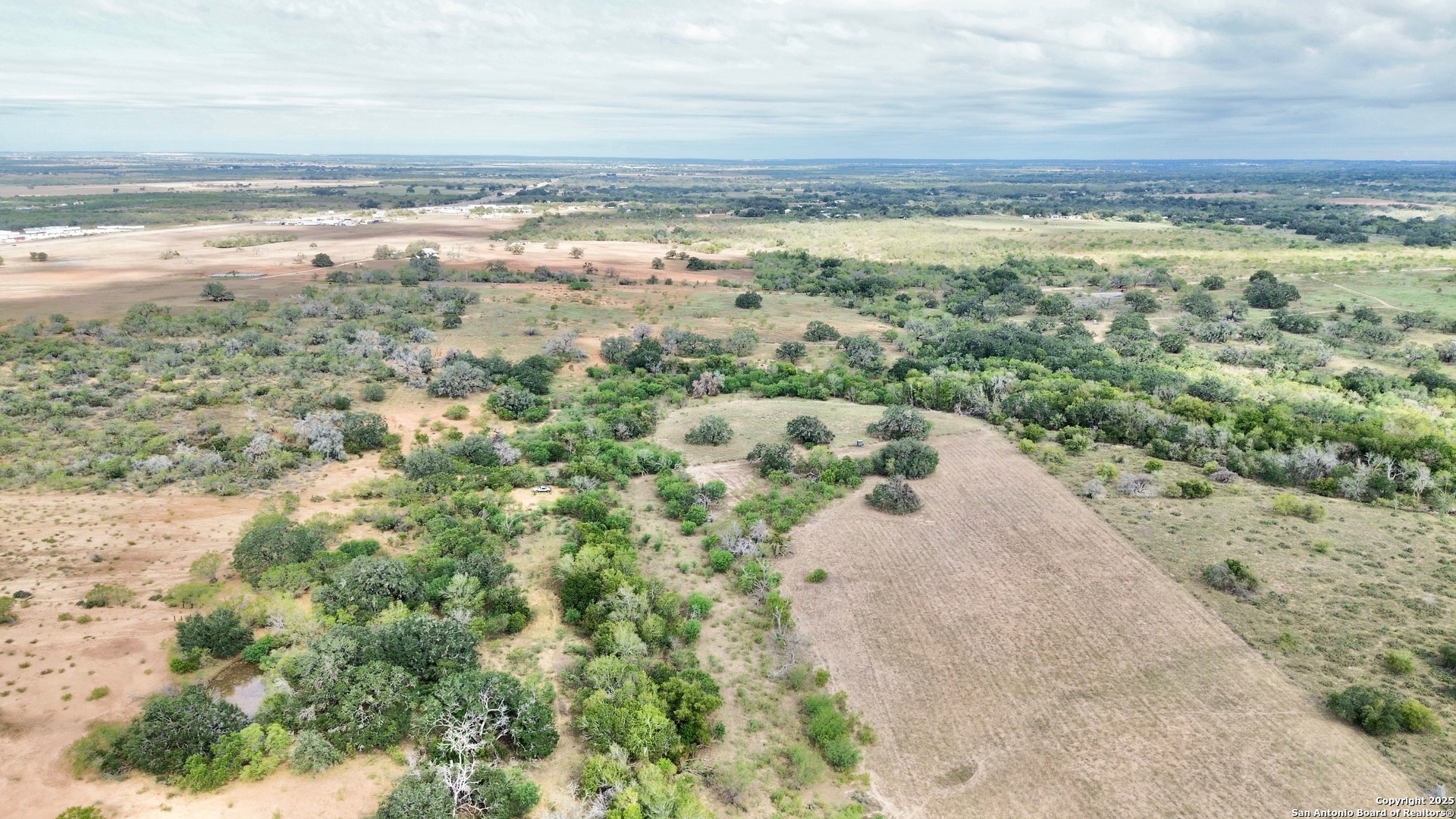 2880 2nd Street Pleasanton, TX 78064 - Photo 20 of 32 a view of an ocean and beach