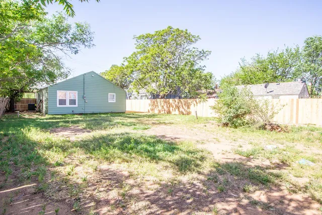 $1,075 | 1918 20th Street, Lubbock, TX 79411