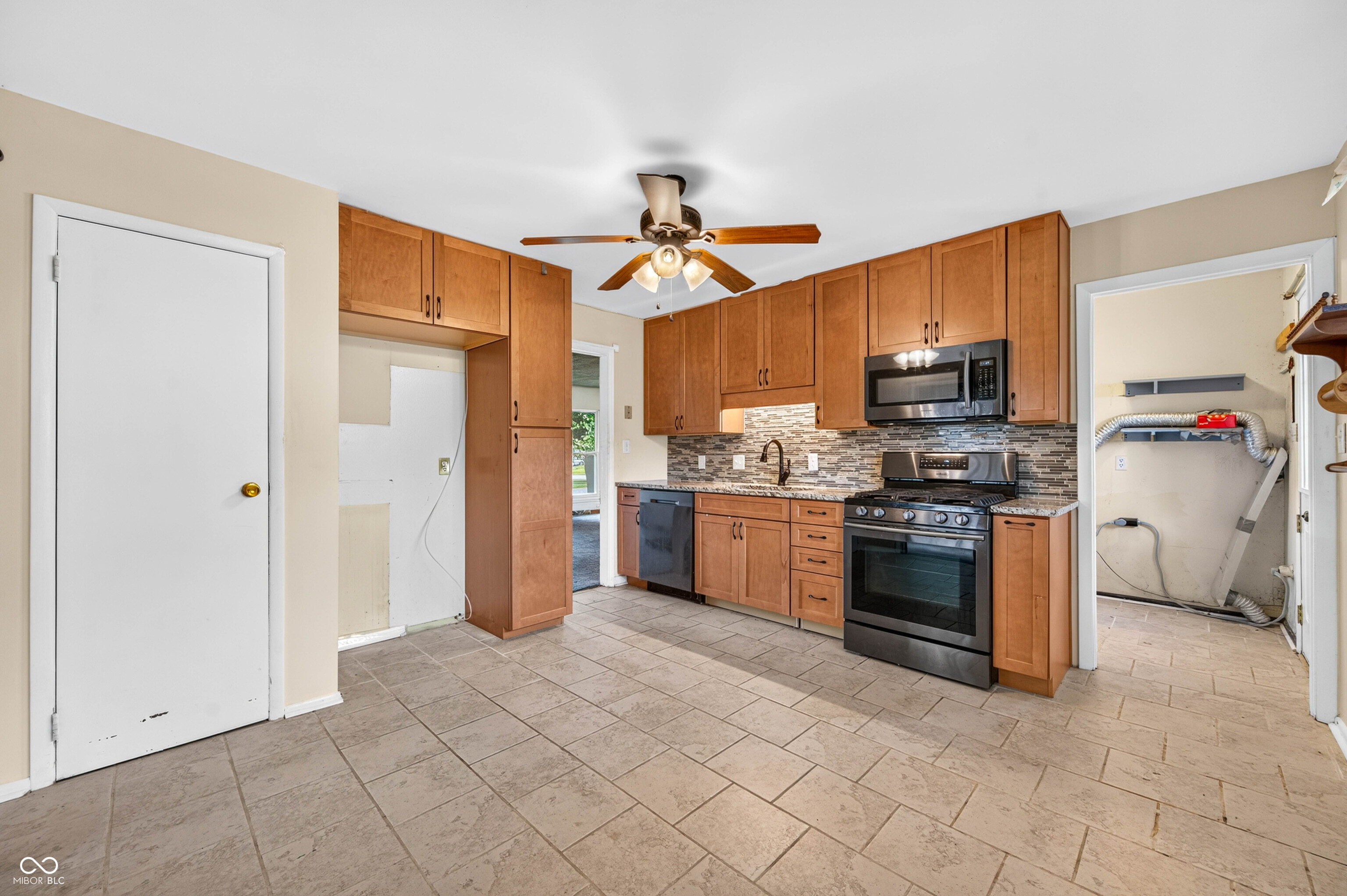 302 Oakden Road Whiteland, IN 46184 - Photo 10 of 49 Gallery Image 10