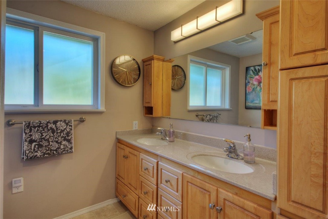 14017 183rd Avenue Southeast Renton, WA 98059 - Photo 16 of 27 Gallery Image 16