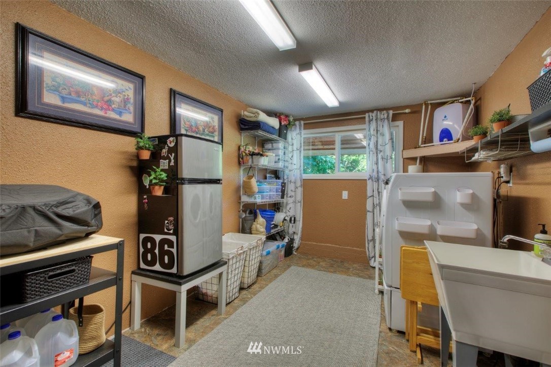 14017 183rd Avenue Southeast Renton, WA 98059 - Photo 17 of 27 Gallery Image 17