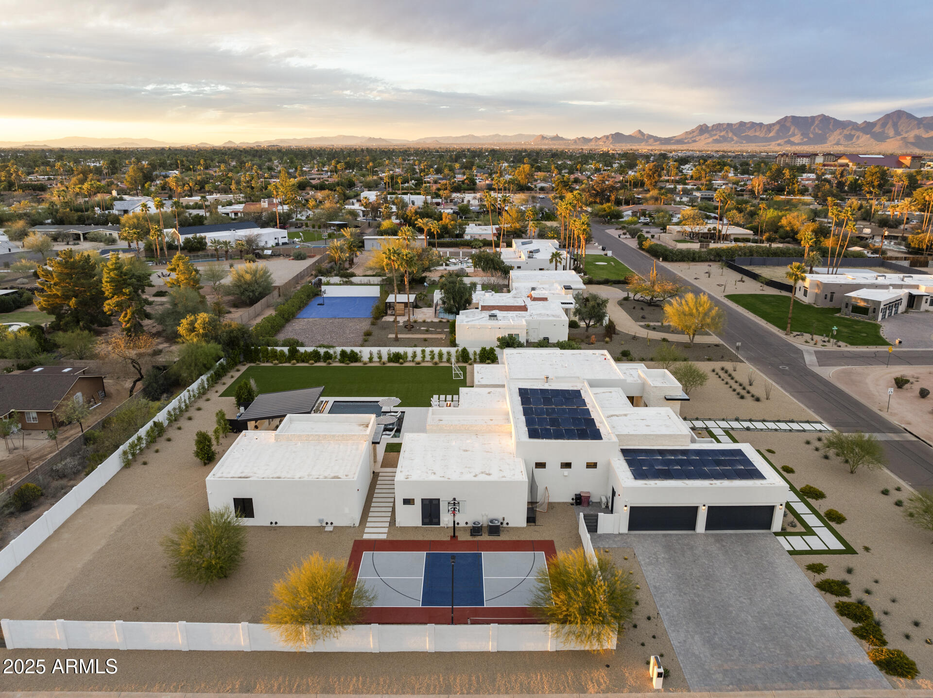 8520 East Cactus Wren Road Scottsdale, AZ 85250 - Photo 3 of 81 1-14