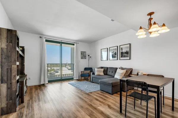$225,000 | 300 South Duval Street, Unit 1910, Tallahassee, FL 32301