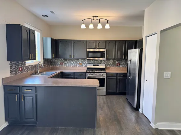 $2,600 | 766 Cherry Creek Drive, Unit 766, Grayslake, IL 60030