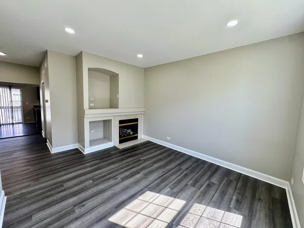 $2,600 | 766 Cherry Creek Drive, Unit 766, Grayslake, IL 60030
