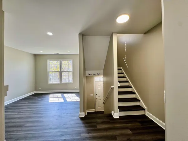 $2,600 | 766 Cherry Creek Drive, Unit 766, Grayslake, IL 60030