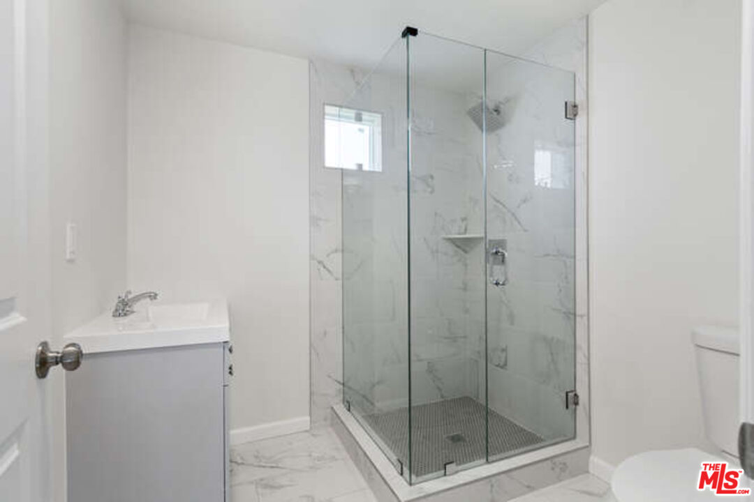 2636 Virginia Road Los Angeles, CA 90016 - Photo 17 of 31 a bathroom with a shower