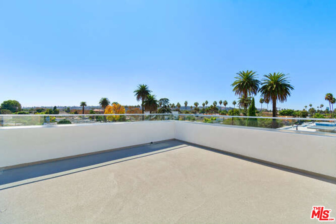 2636 Virginia Road Los Angeles, CA 90016 - Photo 28 of 31 a view of a city street