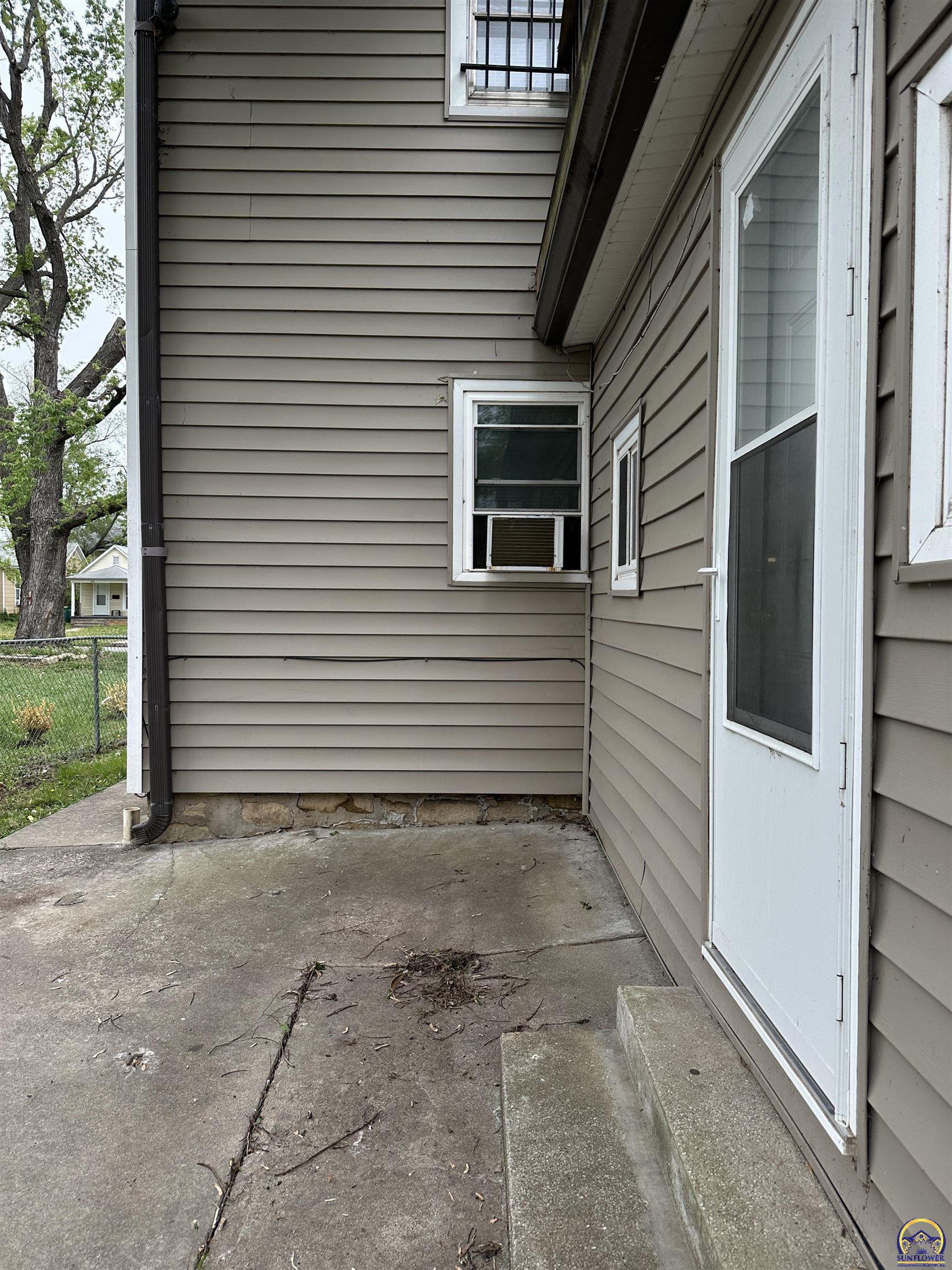 511 Southwest Buchanan Street Topeka, KS 66606 - Photo 15 of 25 Apartment B