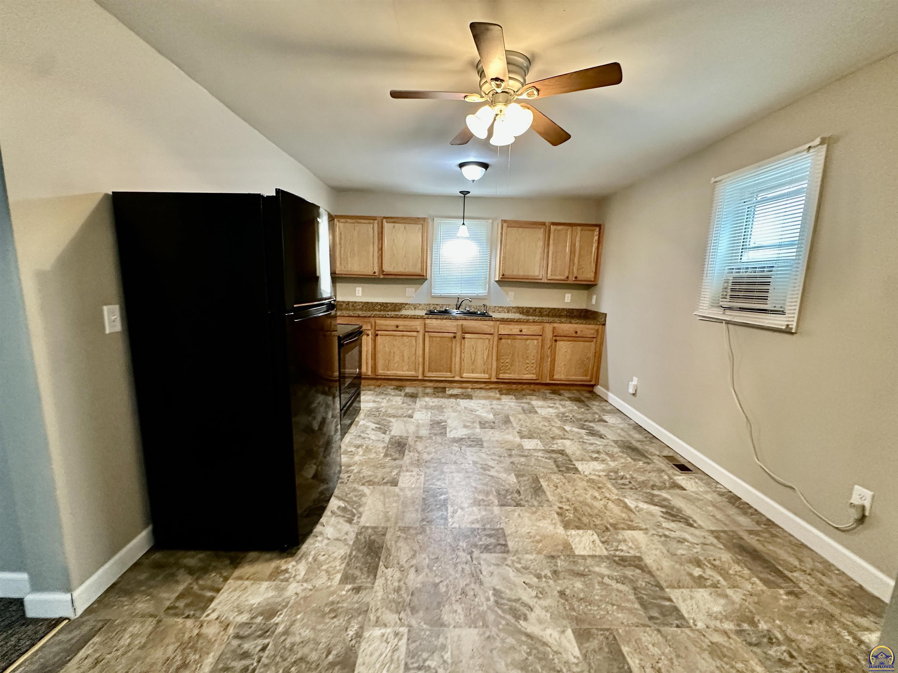 511 Southwest Buchanan Street Topeka, KS 66606 - Photo 4 of 25