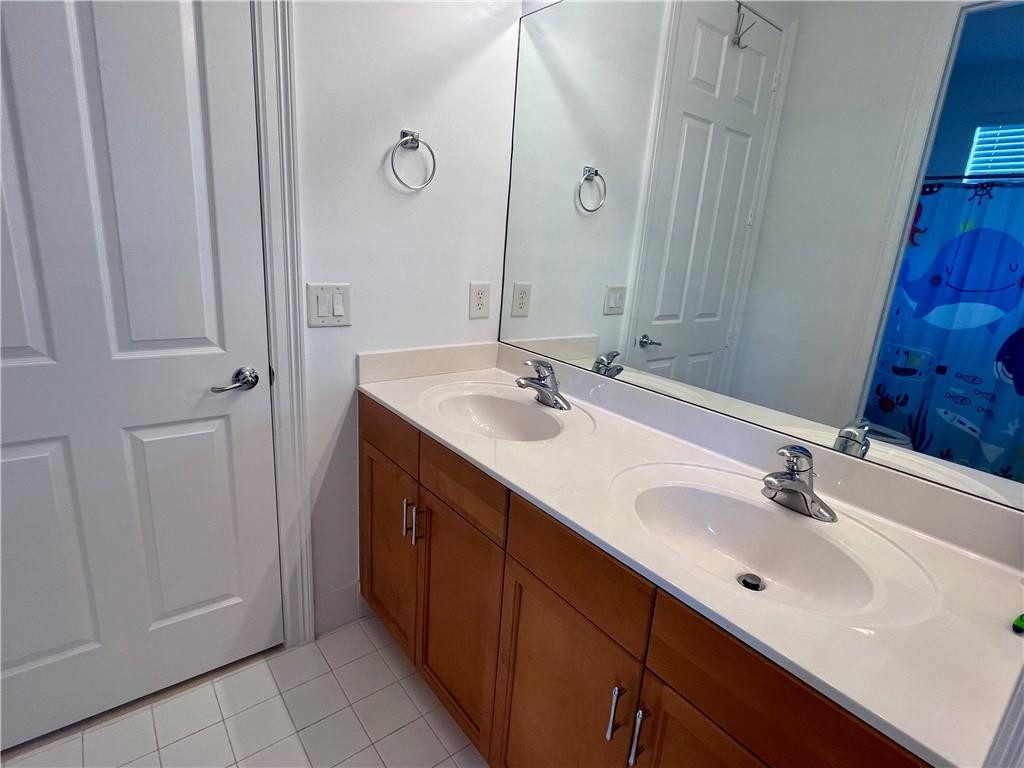 11169 Sunset Ridge Circle Boynton Beach, FL 33473 - Photo 21 of 50 Jack & Jill bathroom