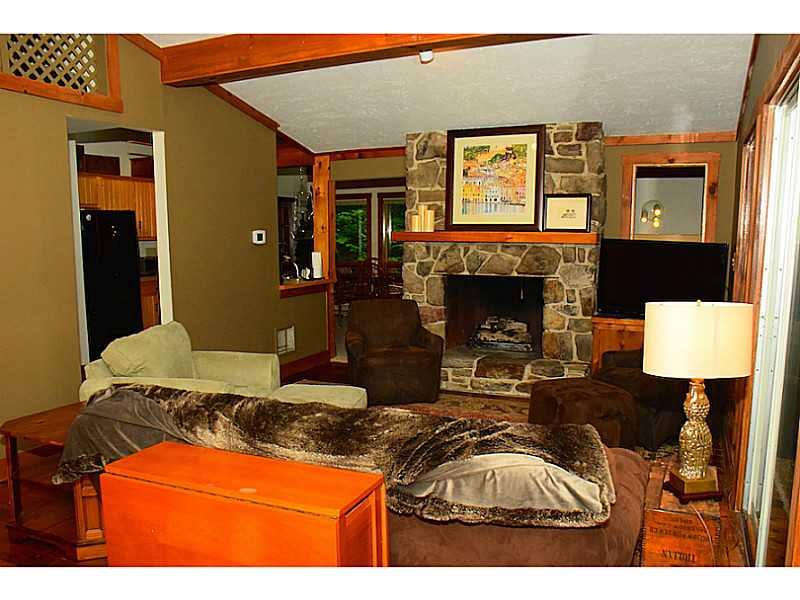 141 Imperial Road Hidden Valley, PA 15502 - Photo 4 of 25 Living Room.