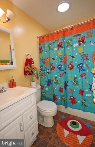 9521 Kirkfield Road Burke, VA 22015 - Photo 7 of 30 Bath #1