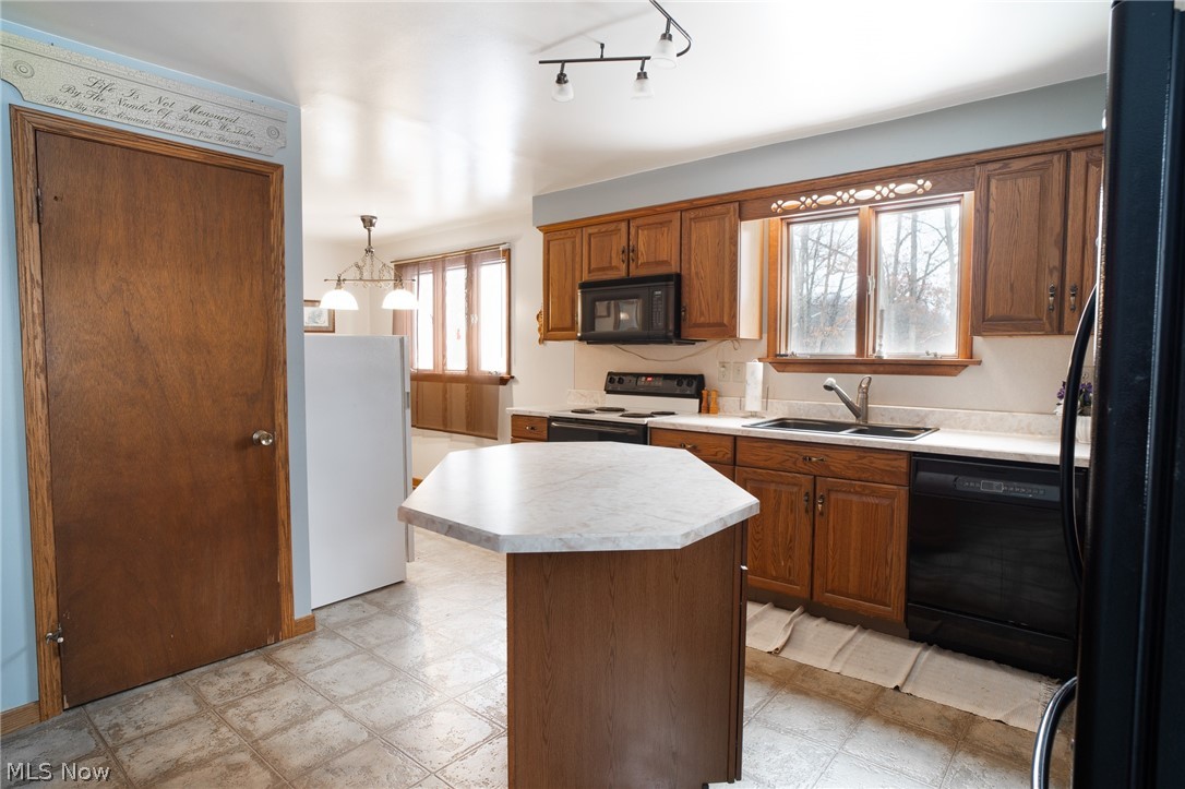 11 Pacific Road Northeast Carrollton, OH 44615 - Photo 12 of 46 Kitchen with entrance to full basement