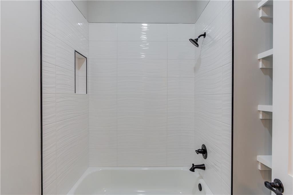 30 River Overlook Way Jefferson, GA 30549 - Photo 39 of 66 a bathroom with a bathtub