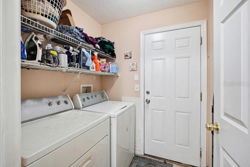 3005 West Chestnut Street Tampa, FL 33607 - Photo 20 of 27 a utility room with dryer and washer