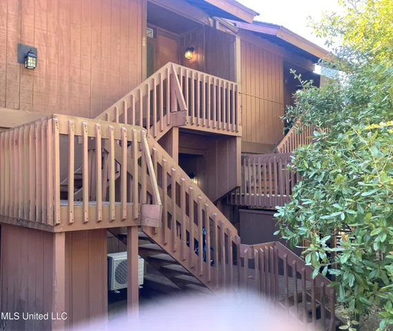$75,000 | 230 Lakeside Villa, Unit E, Diamondhead, MS 39525