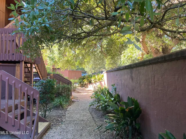 $75,000 | 230 Lakeside Villa, Unit E, Diamondhead, MS 39525