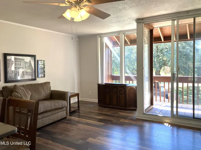 $75,000 | 230 Lakeside Villa, Unit E, Diamondhead, MS 39525