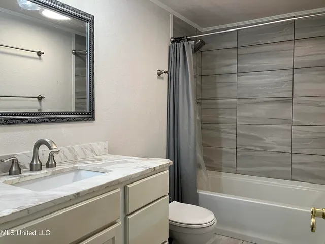 $75,000 | 230 Lakeside Villa, Unit E, Diamondhead, MS 39525