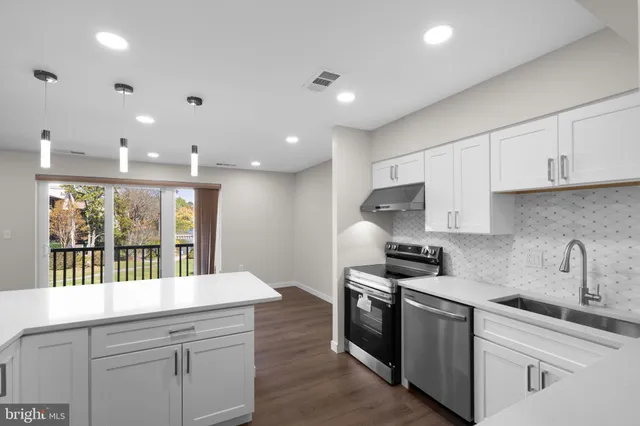 $2,800 | 10053 Windstream Drive, Unit 3, Columbia, MD 21044