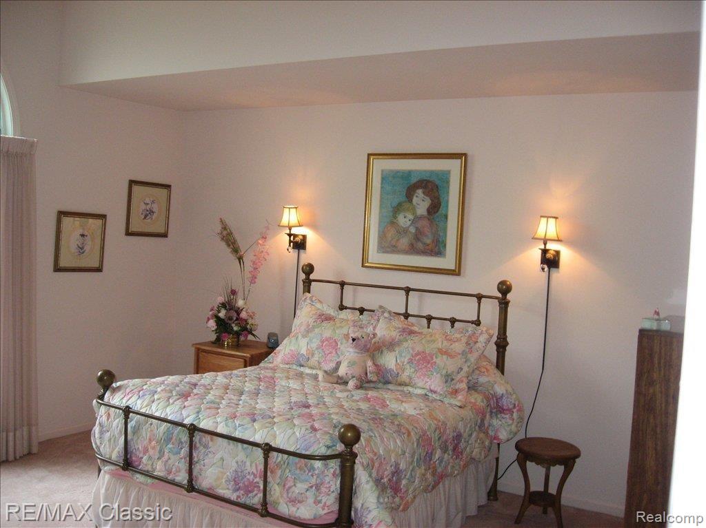 662 Summit Ridge Drive Milford, MI 48381 - Photo 9 of 23 Master Bedroom