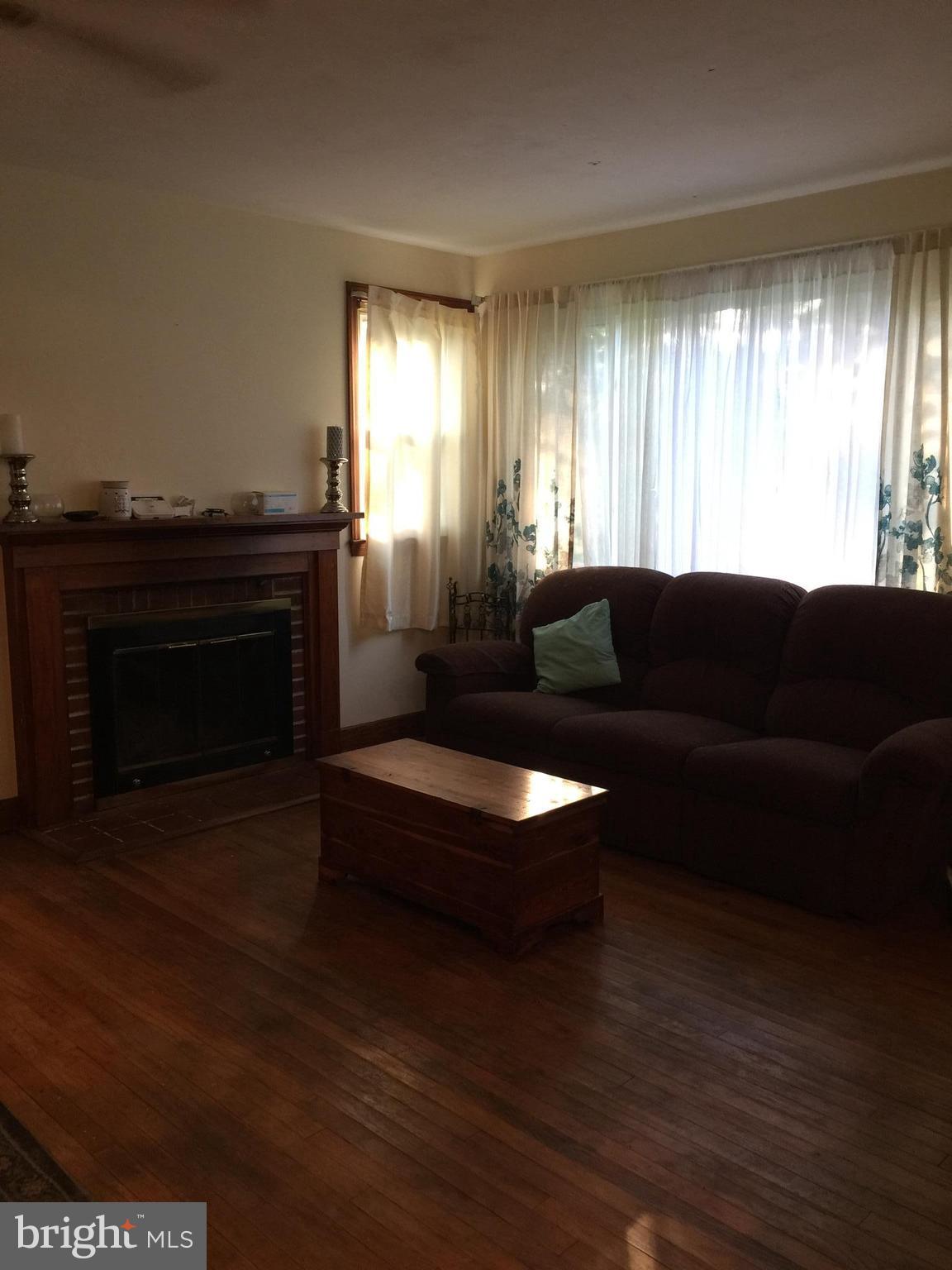 510 Koch Road Linthicum, MD 21090 - Photo 4 of 9 Living Room