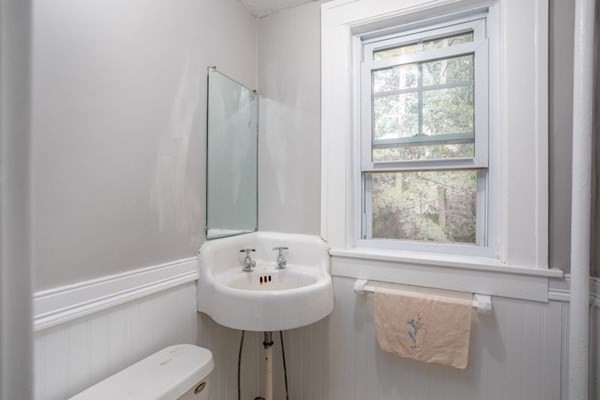 43 Creswell Road Worcester, MA 01602 - Photo 12 of 34 Gallery Image 12