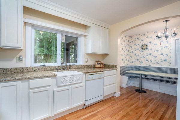 43 Creswell Road Worcester, MA 01602 - Photo 2 of 34 Gallery Image 2