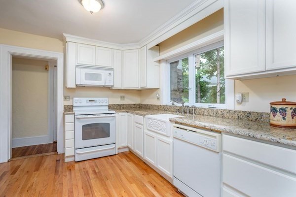 43 Creswell Road Worcester, MA 01602 - Photo 3 of 34 Gallery Image 3