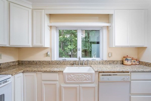 43 Creswell Road Worcester, MA 01602 - Photo 4 of 34 Gallery Image 4