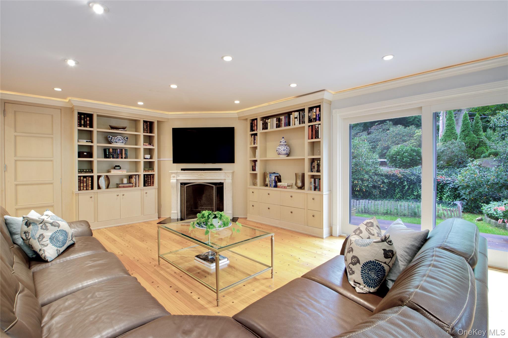 4 Kimson Court Manhasset, NY 11030 - Photo 13 of 30 a living room with furniture fireplace and a flat screen tv