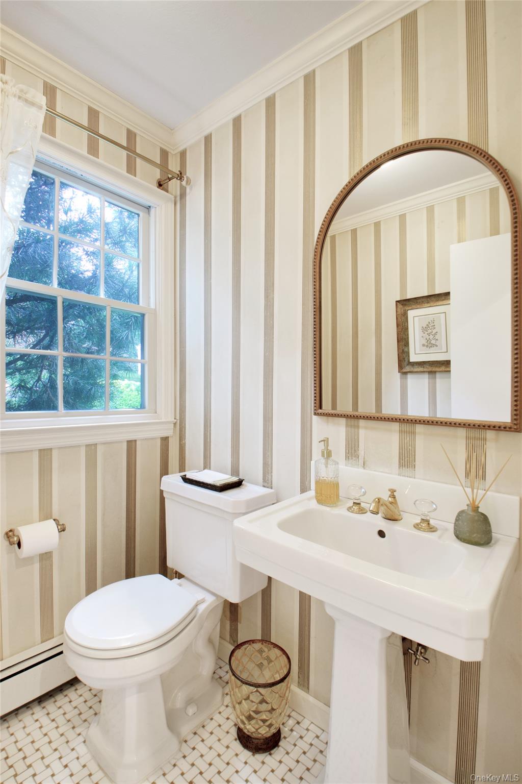 4 Kimson Court Manhasset, NY 11030 - Photo 14 of 30 a bathroom with a sink a toilet and a mirror