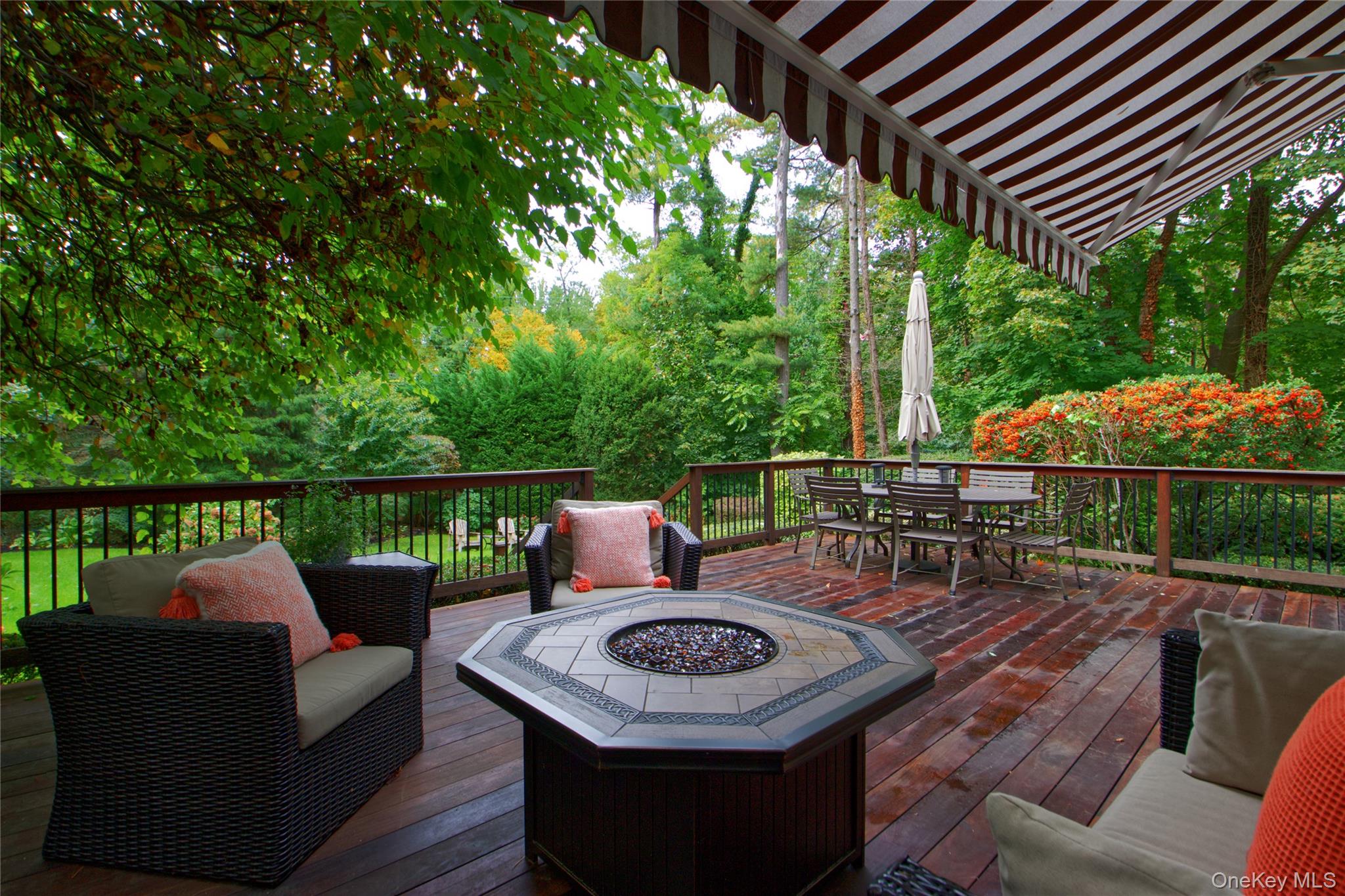 4 Kimson Court Manhasset, NY 11030 - Photo 23 of 30 a view of a patio on the roof deck