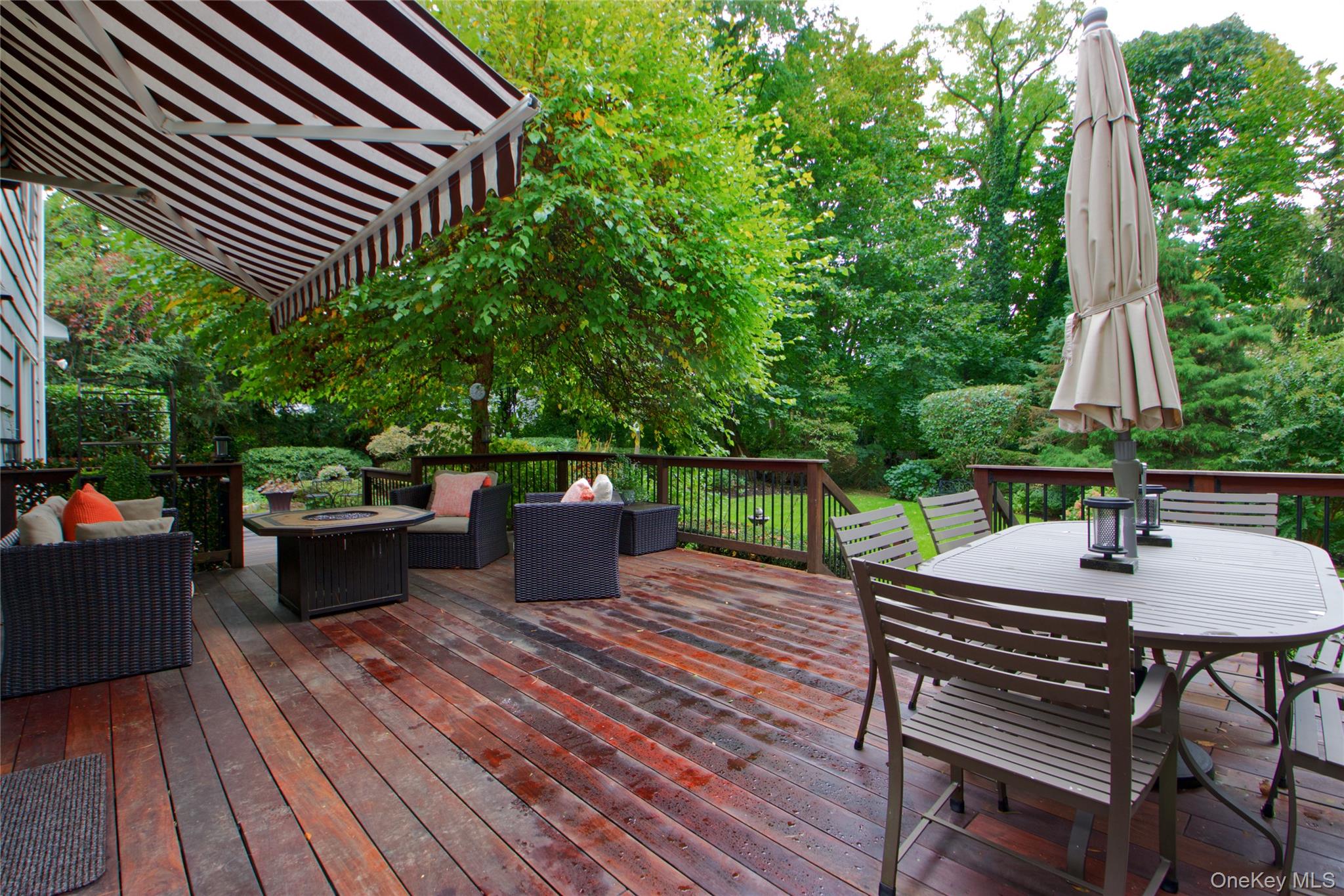 4 Kimson Court Manhasset, NY 11030 - Photo 24 of 30 a outdoor view with a sitting space