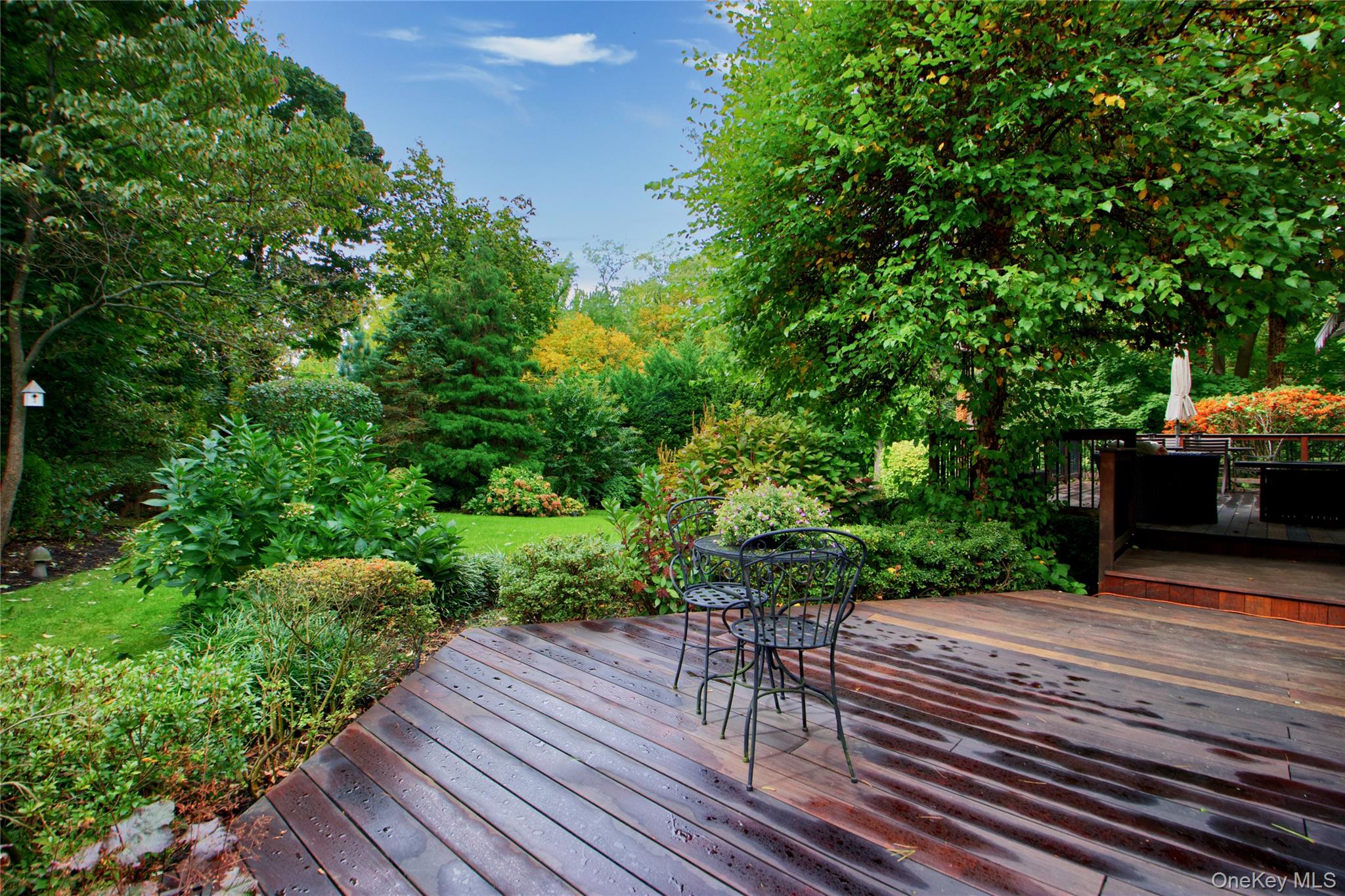 4 Kimson Court Manhasset, NY 11030 - Photo 27 of 30 a view of outdoor space deck and yard