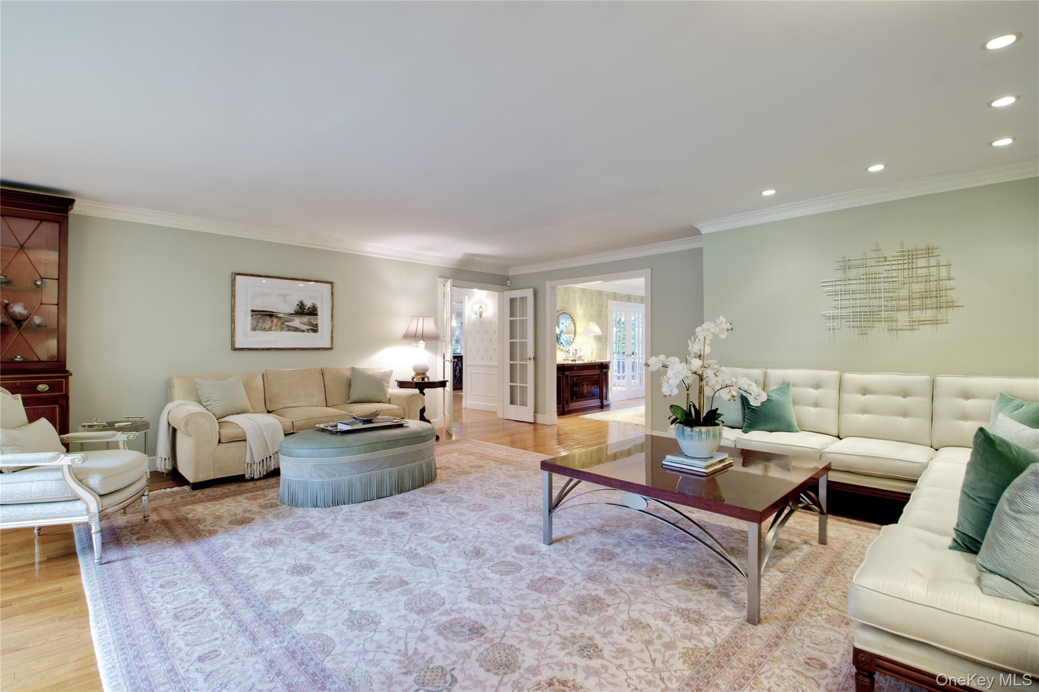 4 Kimson Court Manhasset, NY 11030 - Photo 6 of 30 a living room with furniture and a couch