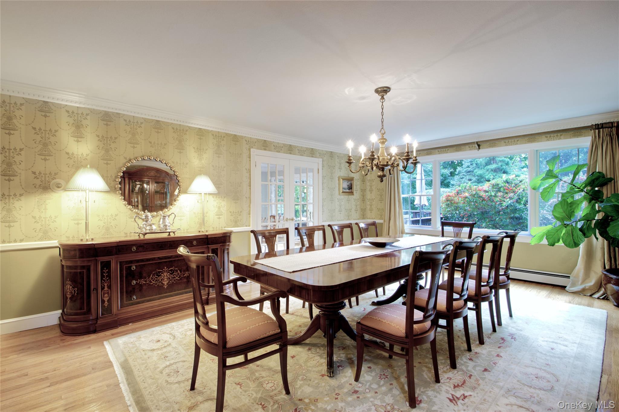 4 Kimson Court Manhasset, NY 11030 - Photo 7 of 30 a dining room with furniture and window