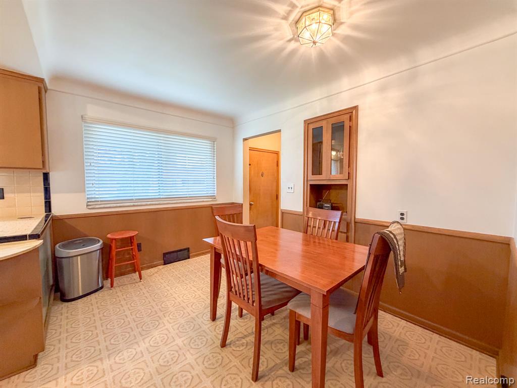 27323 Jean Road Warren, MI 48093 - Photo 14 of 28 Gallery Image 14