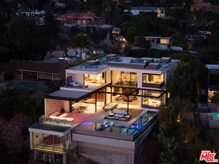 $25,950,000 | 1305 Collingwood Place, Los Angeles, CA 90069