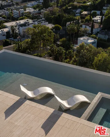 $25,950,000 | 1305 Collingwood Place, Los Angeles, CA 90069