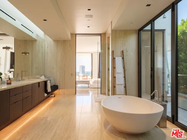 $25,950,000 | 1305 Collingwood Place, Los Angeles, CA 90069